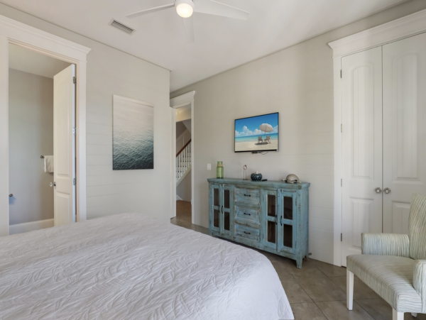 Six Bedroom Luxury Vacation Rental Anna Maria with Pool